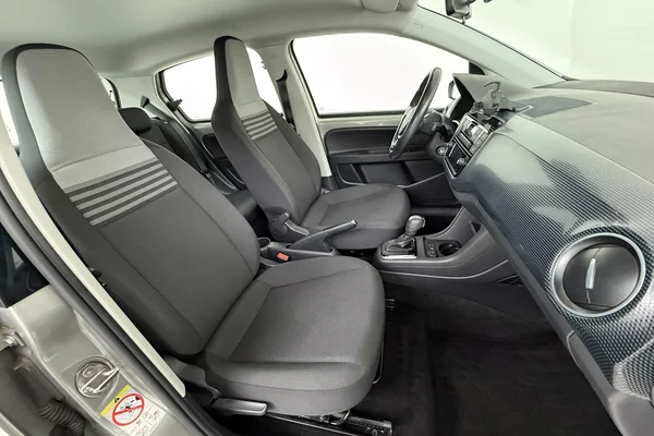 Volkswagen E-Up! (2020) — foto 13 van 28