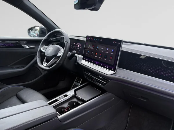 VOLKSWAGEN Passat SW (2024) — foto 23 van 23