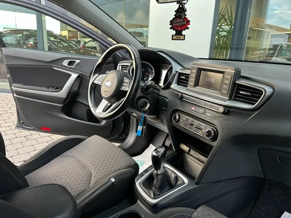 Kia Ceed (2019) — foto 17 van 17