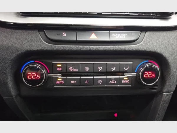 Kia XCEED (2022) — foto 26 van 33
