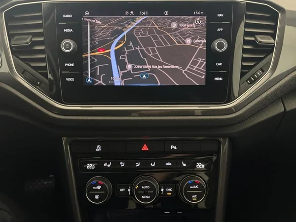 VOLKSWAGEN T-Roc (2021) — foto 7 van 26