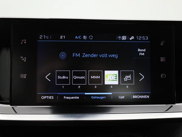 Peugeot 2008 (2022) — foto 6 van 39