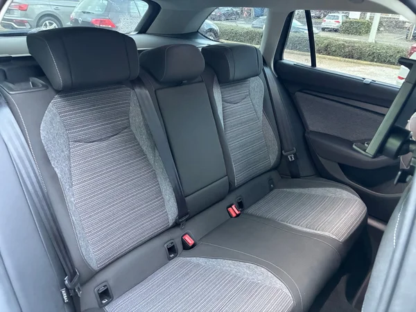 SKODA Superb Combi (2024) — foto 2 van 24