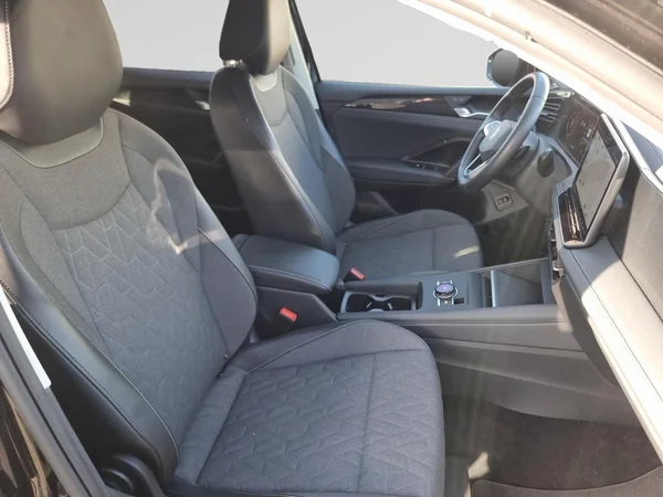 VOLKSWAGEN Tiguan (2024) — foto 18 van 23