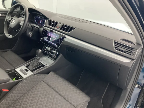 SKODA Superb Combi (2023) — foto 8 van 36