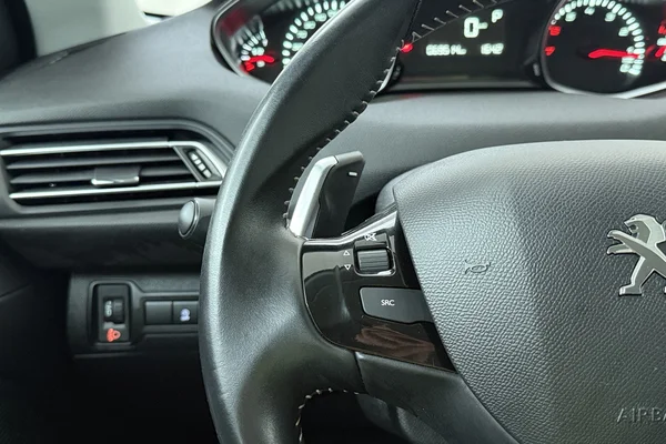 Peugeot 308 (2020) — foto 6 van 35