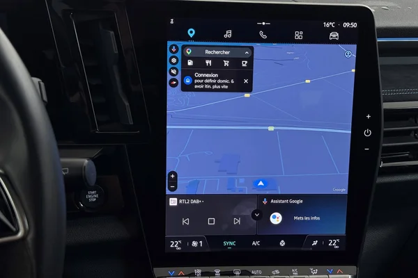Renault Espace E-TECH (HEV) (2023) — foto 16 van 30