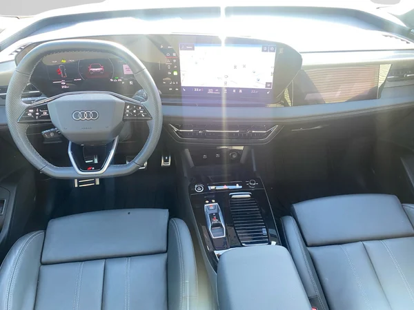 AUDI Q6 e-tron (2025) — foto 17 van 24