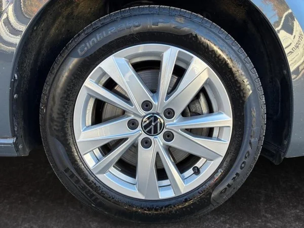 VOLKSWAGEN Touran (2023) — foto 23 van 23