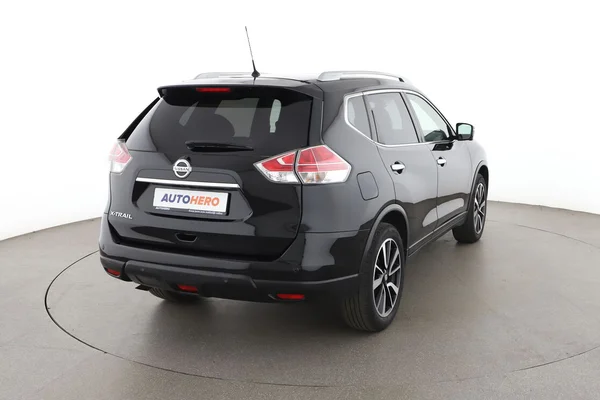 Nissan X-Trail (2017) — foto 12 van 16