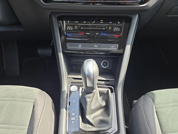 VOLKSWAGEN Touran (2025) — foto 2 van 20