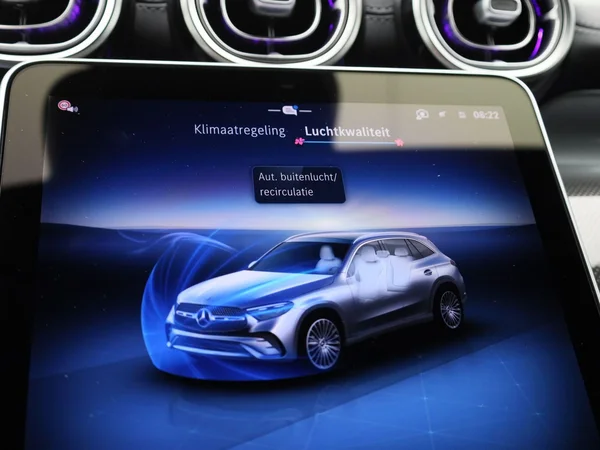Mercedes-Benz GLC (2025) — foto 13 van 52