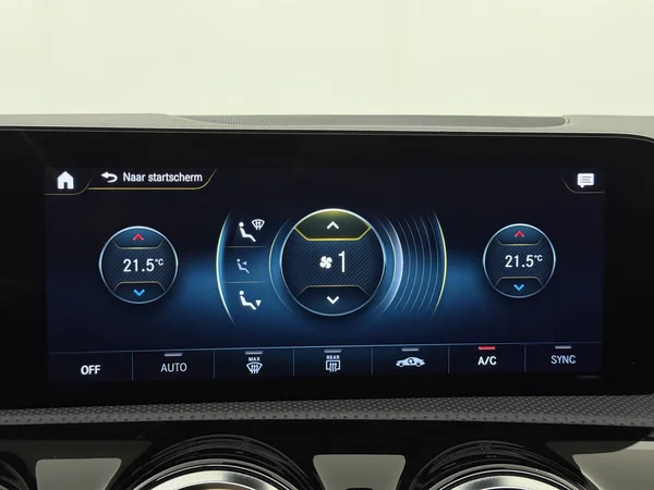 MERCEDES CLA 180 (2022) — foto 17 van 30