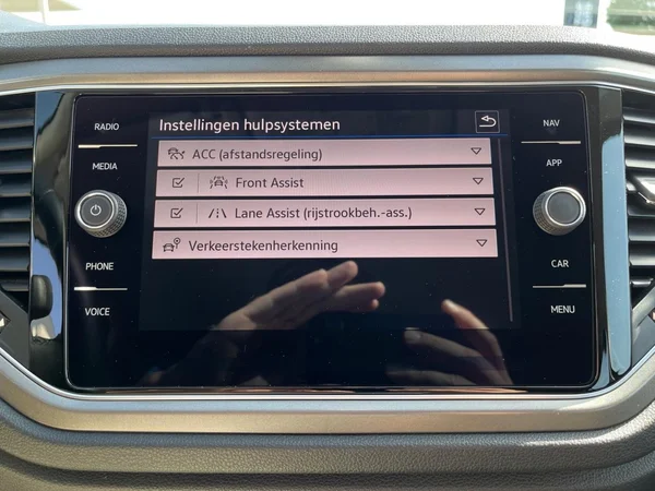 VOLKSWAGEN T-Roc (2021) — foto 19 van 22