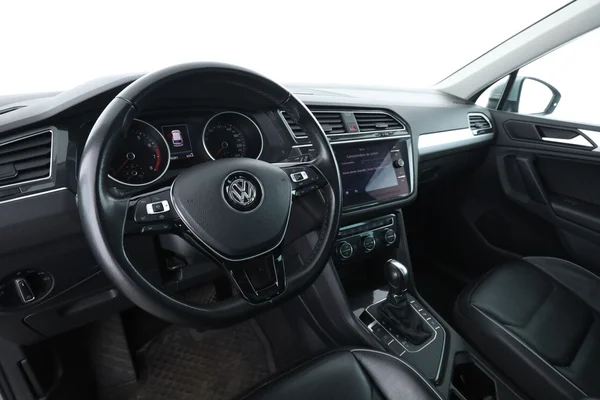 Volkswagen Tiguan (2019) — foto 2 van 16