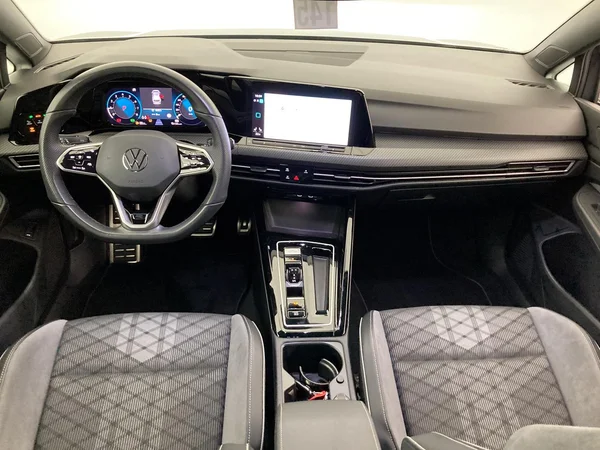 VOLKSWAGEN Golf VIII SW (2024) — foto 7 van 36