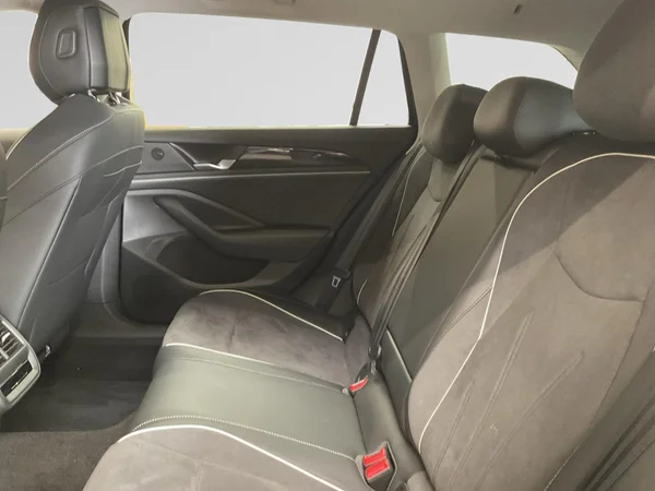 VOLKSWAGEN Passat SW (2025) — foto 10 van 24