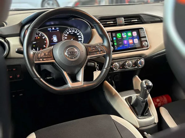 Nissan Micra (2021) — foto 2 van 19