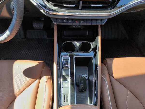 SKODA Enyaq Coupé (2025) — foto 4 van 37