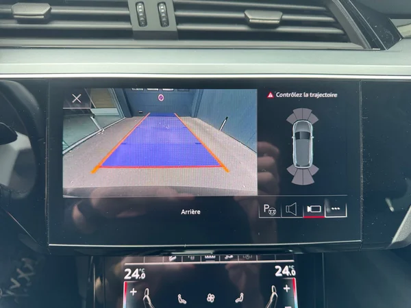 AUDI e-tron (2022) — foto 13 van 28