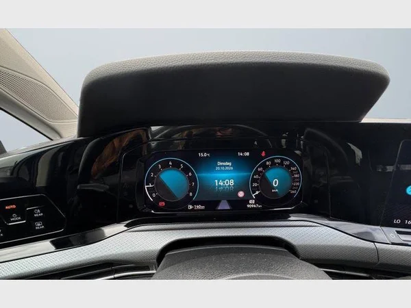 VOLKSWAGEN Golf VIII (2021) — foto 3 van 24