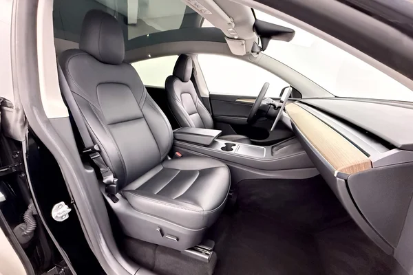 Tesla Model 3 (2023) — foto 11 van 30