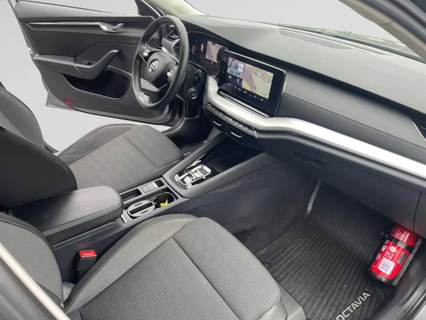 SKODA Octavia Combi (2023) — foto 7 van 21