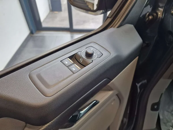 Ford Transit Custom (2025) — foto 6 van 15
