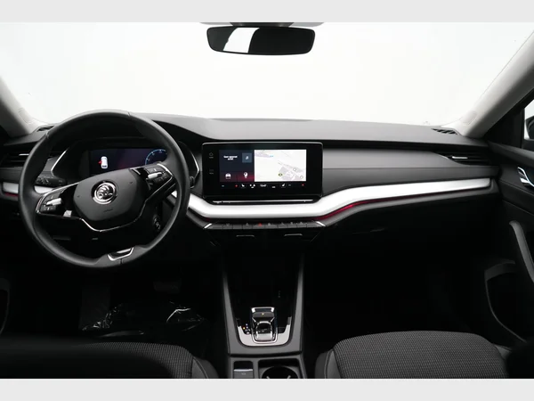 SKODA Octavia Combi (2024) — foto 8 van 29