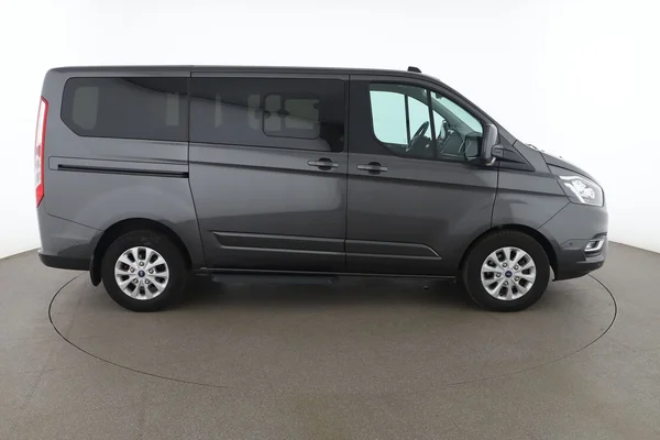 Ford Tourneo Custom (2020) — foto 11 van 15