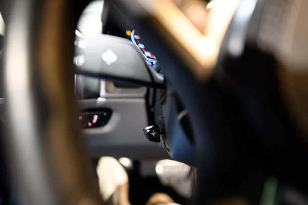 BMW M8 (2023) — foto 10 van 38