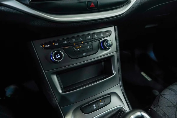 Opel Astra (2019) — foto 16 van 53