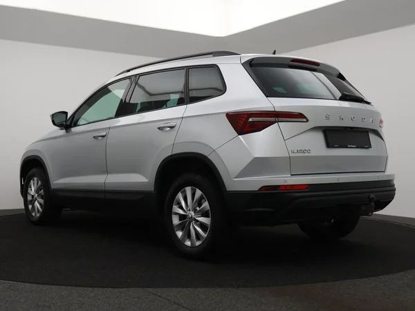 SKODA Karoq (2023) — foto 2 van 30