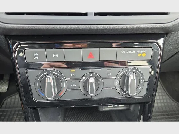 Volkswagen T-Cross (2023) — foto 19 van 28