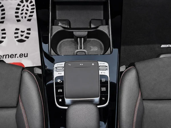 Mercedes-Benz CLA (2020) — foto 7 van 21