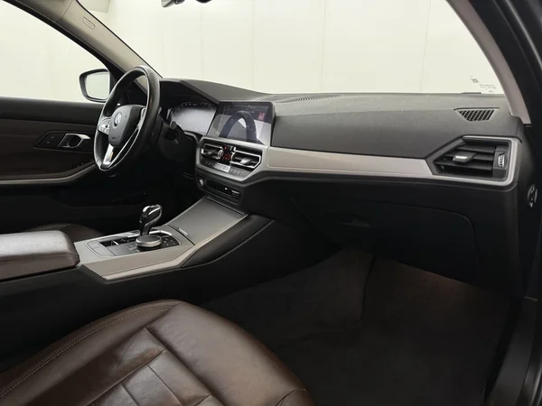 BMW 330 (2020) — foto 3 van 30