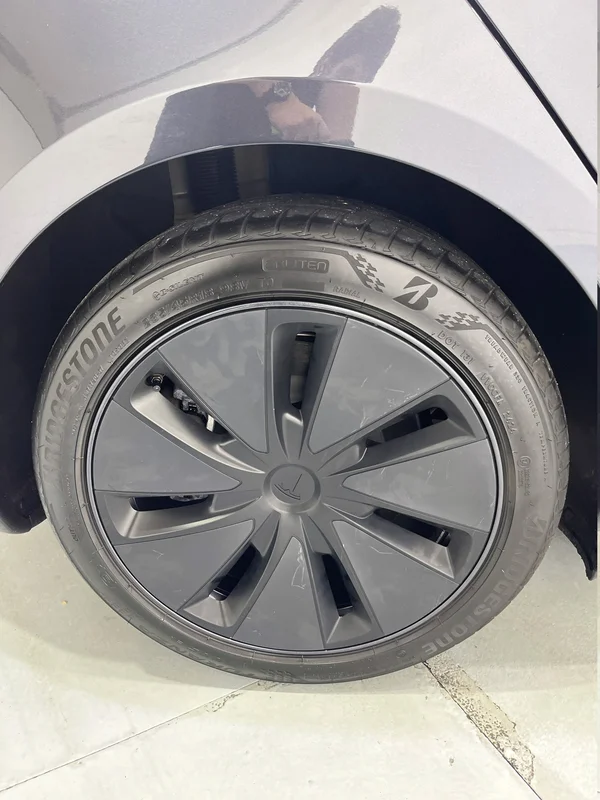 Tesla Model 3 (2024) — foto 32 van 40