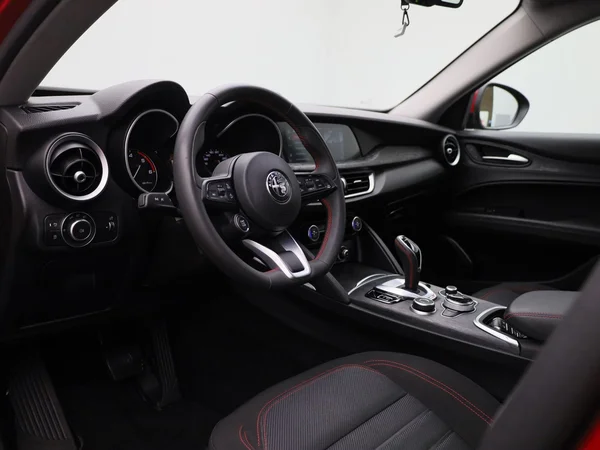 Alfa Romeo Stelvio (2022) — foto 28 van 44