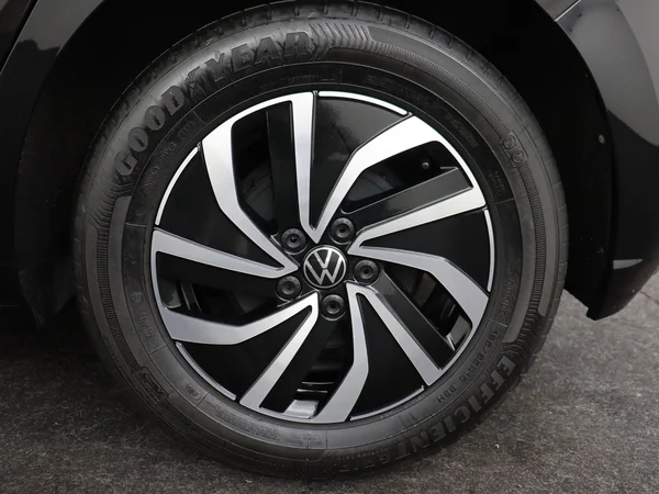 VOLKSWAGEN Polo (2023) — foto 7 van 27