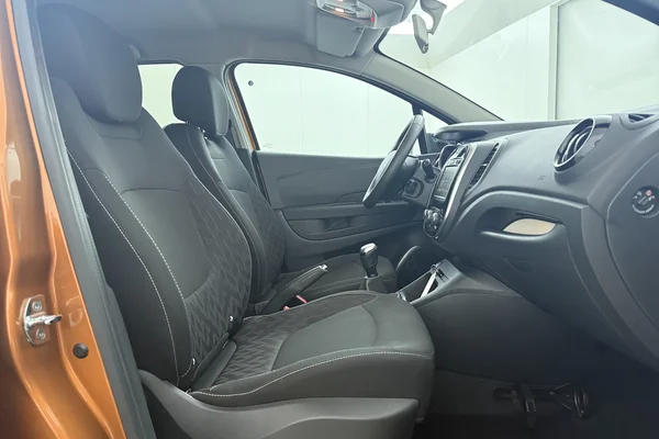 Renault Captur (2020) — foto 16 van 18