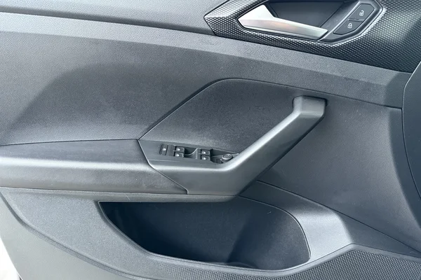 Volkswagen T-Cross (2022) — foto 8 van 21
