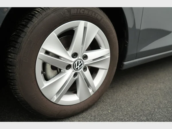 VOLKSWAGEN Golf VIII SW (2025) — foto 3 van 29