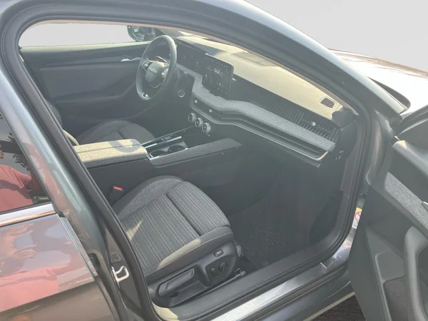 SKODA Superb Combi (2025) — foto 5 van 25