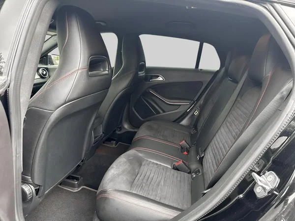Mercedes-Benz CLA (2019) — foto 3 van 21