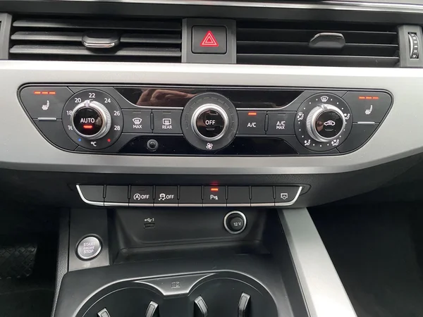 Audi A4 (2022) — foto 10 van 20