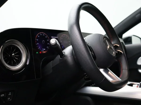 Mercedes-Benz CLA (2025) — foto 2 van 30