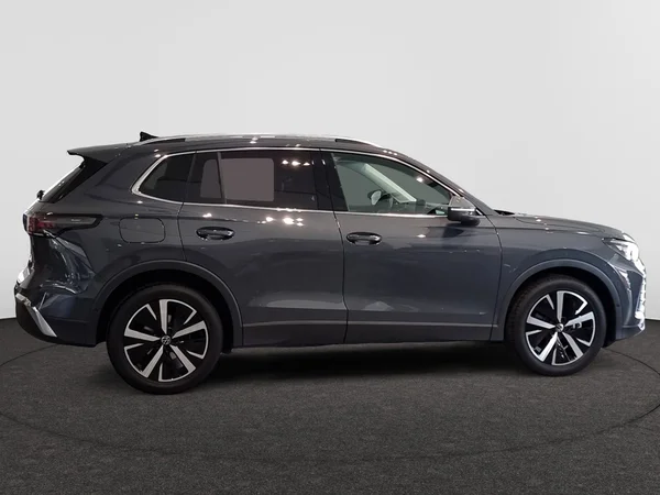 VOLKSWAGEN Tiguan (2025) — foto 11 van 15
