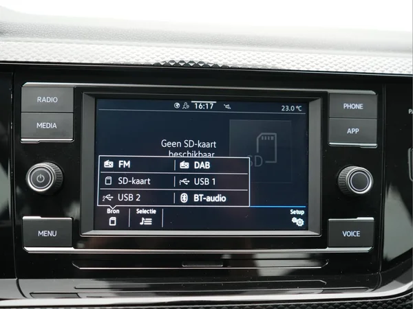 VOLKSWAGEN Polo (2023) — foto 14 van 24