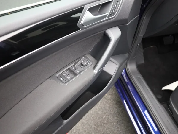 VOLKSWAGEN Touran (2022) — foto 7 van 21