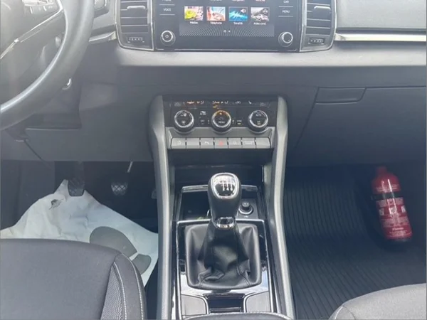 SKODA Karoq (2022) — foto 8 van 20